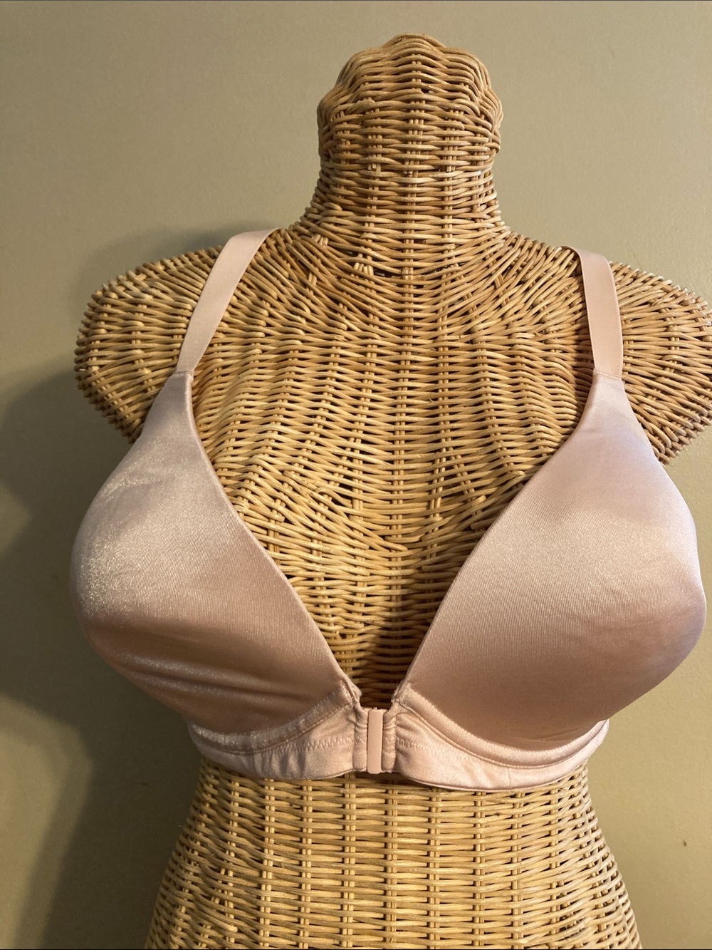 Breezies Front-Closure Smooth Bra 38D
